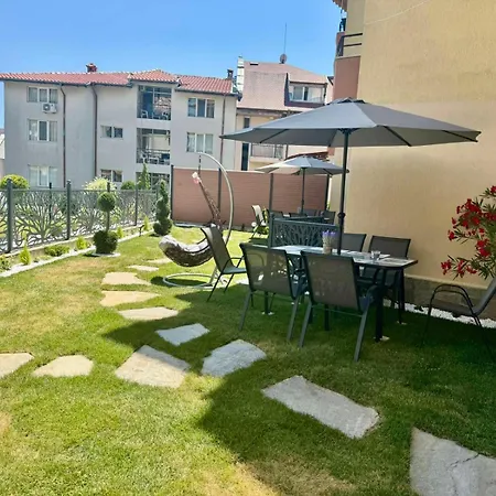 дани и мони Свети Влас