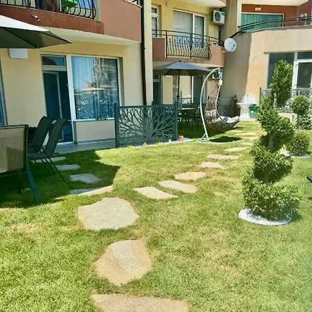 дани и мони Свети Влас