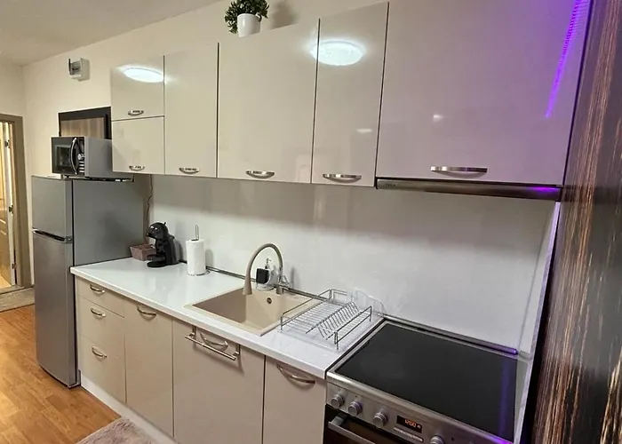 дани и мони Свети Влас