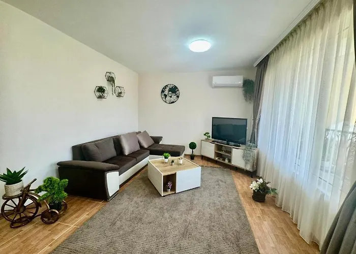 дани и мони Апартамент