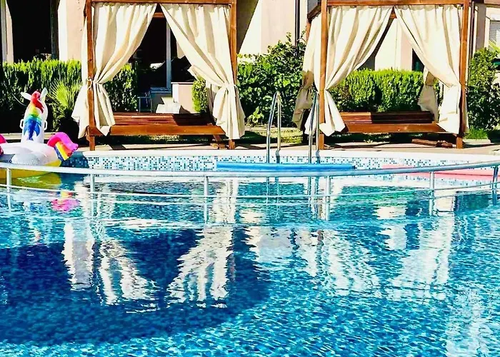 дани и мони Свети Влас